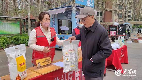 淄博市张店区马尚街道龙泰苑社区：废旧车辆换好礼 让路于民“泰”暖心
