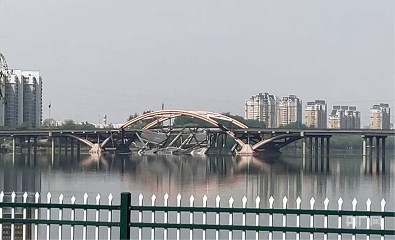 目击者讲述北京潮白河大桥起火过程：早上4点多 桥下开始冒烟
