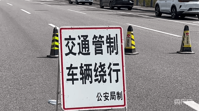 目击者讲述北京潮白河大桥起火过程：早上4点多 桥下开始冒烟