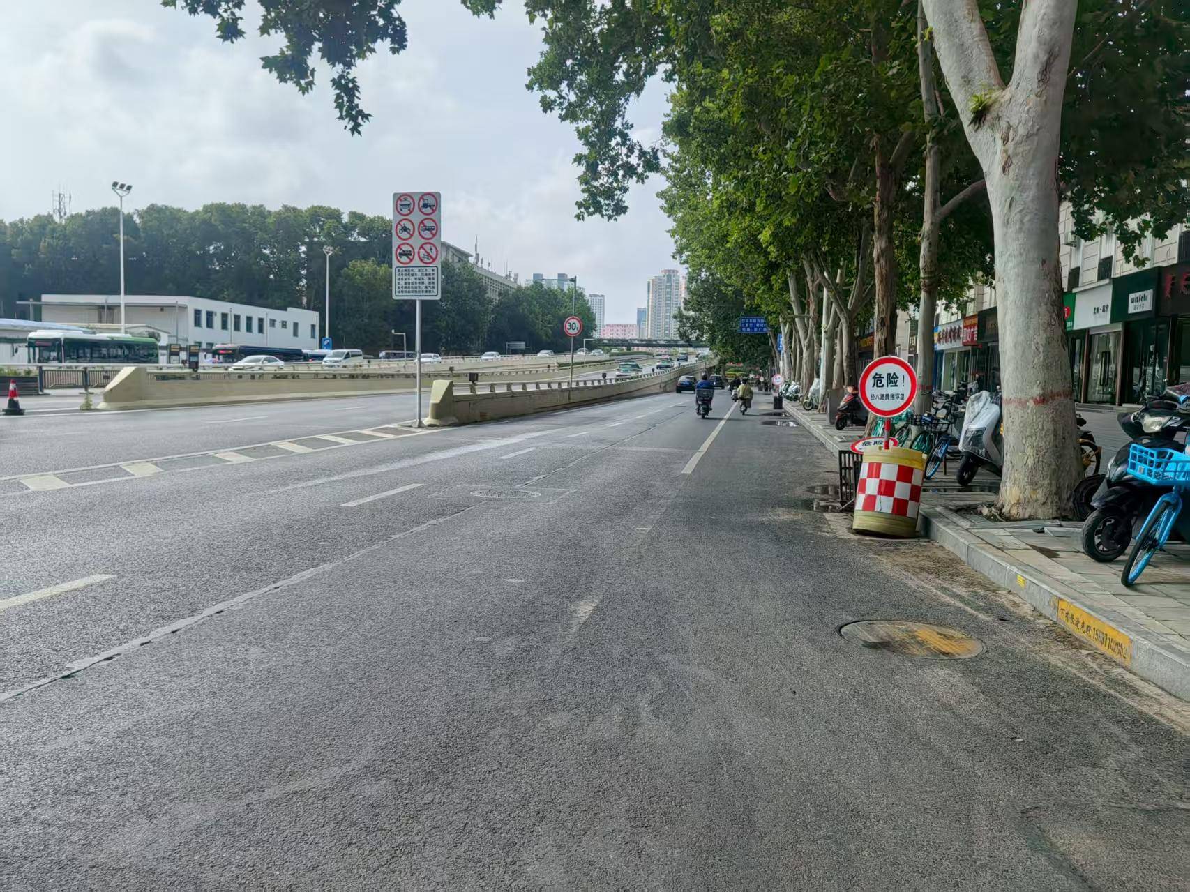 雨后放晴，郑州市区交通秩序已恢复正常