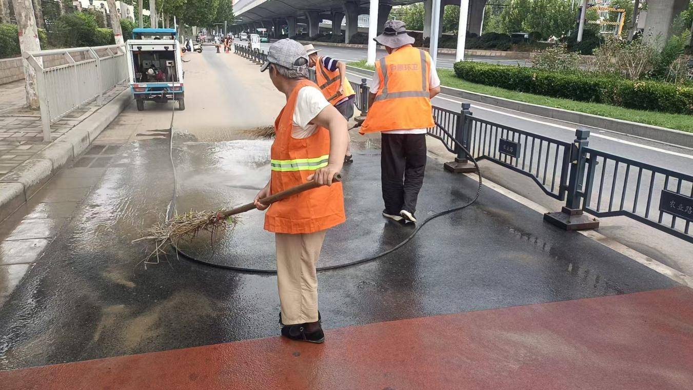 雨后放晴，郑州市区交通秩序已恢复正常
