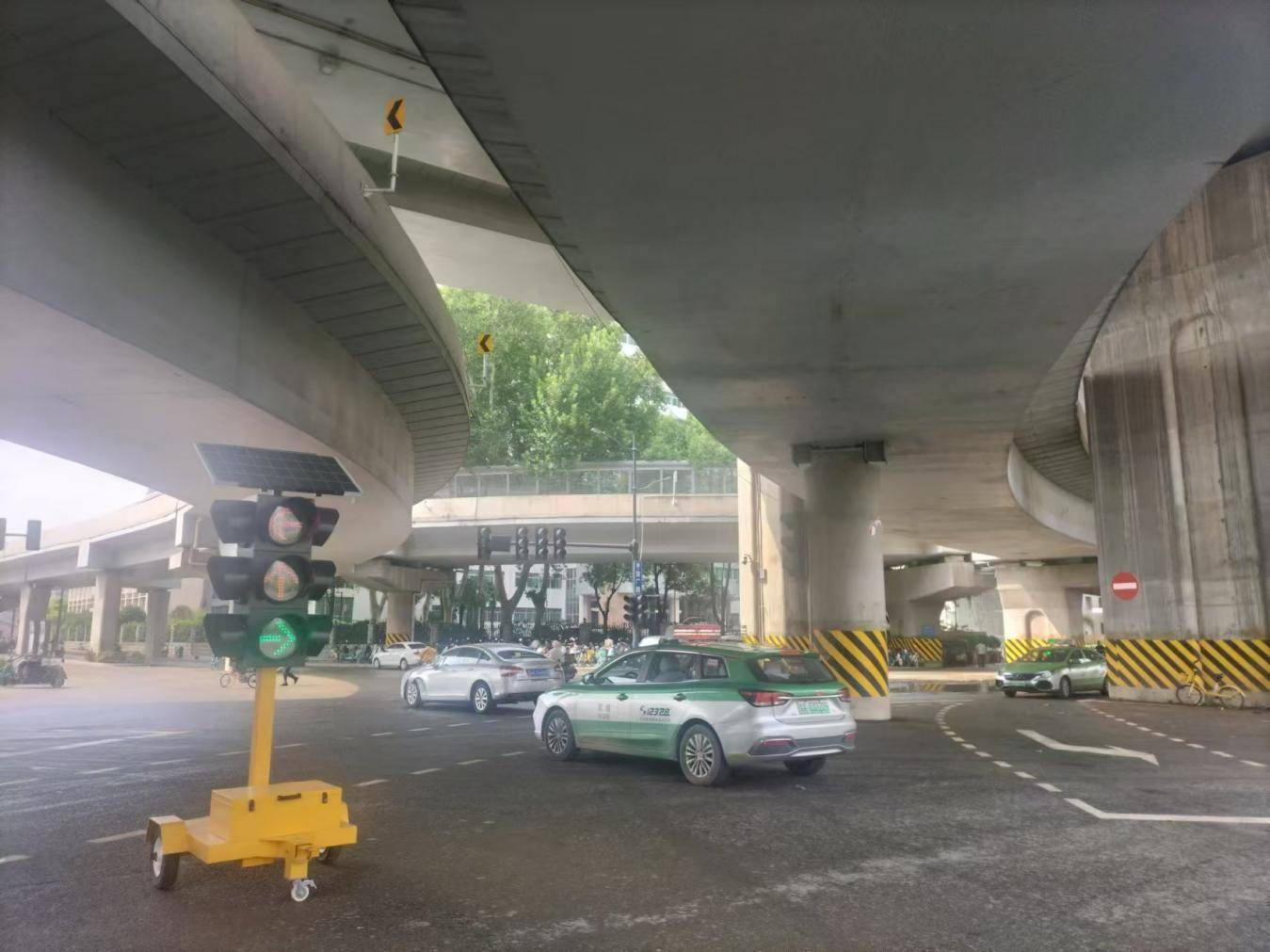 雨后放晴，郑州市区交通秩序已恢复正常